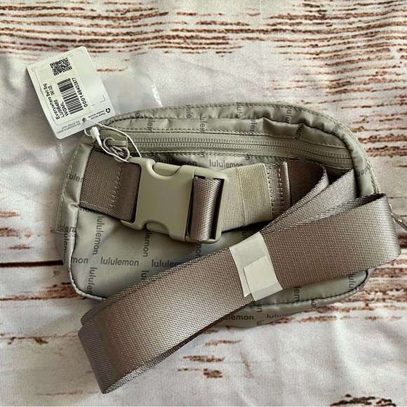 NIB Lululemon raw linen everywhere bag discontinued design - Picture 2 of 6